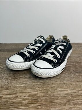 Converse Chuck Taylor All Star Low Top Sneakers Black Mens 3.5  Women’s 5.5